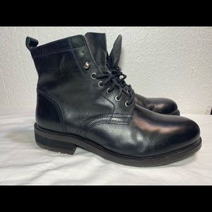 Original Collection. Dr schools shoe , like new , Sz9.5 , preown good condition.